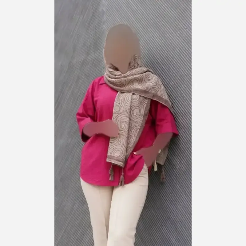 شال پلیسه وارداتی کرم نسکافه ای قواره 75 در 195 سانتیمتر